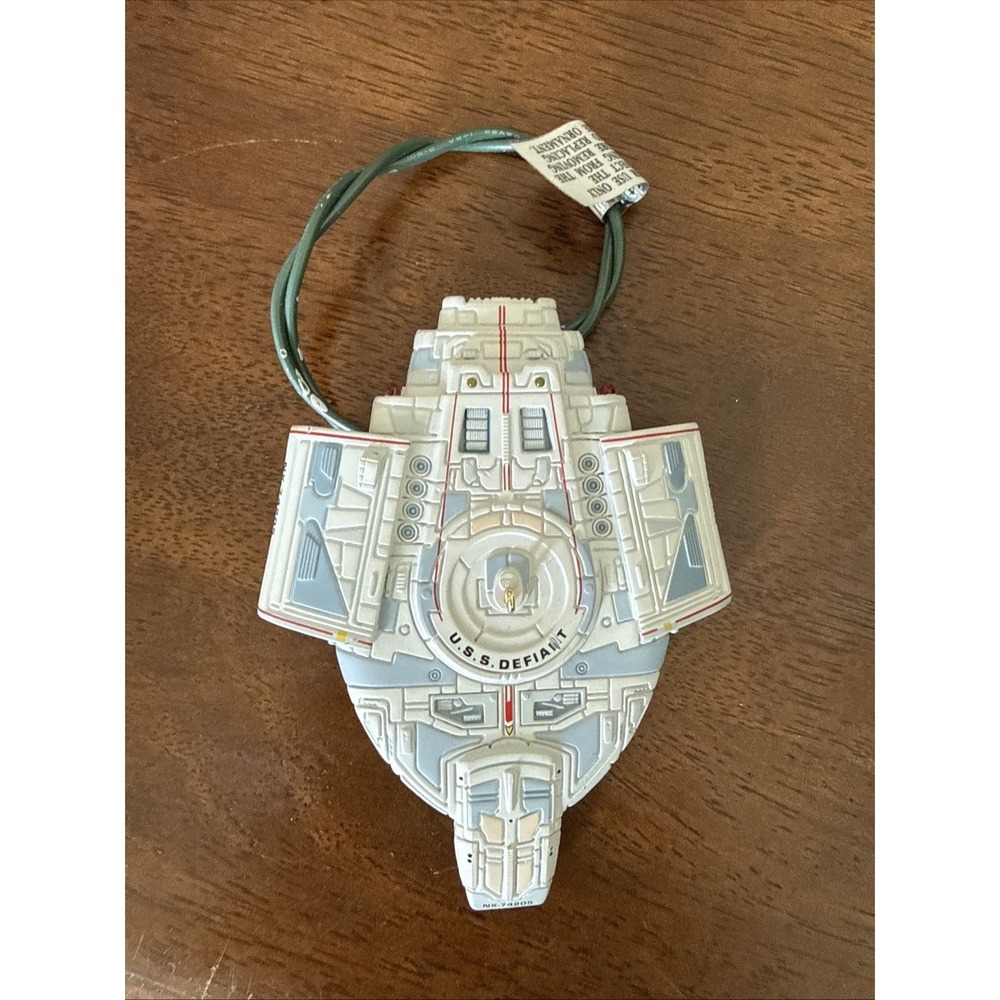 Hallmark Star Trek DS9 "USS Defiant"‎ Christmas ornament 1997 no box